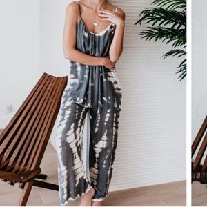 NWOT Boutique Boho Women's Jumpsuit Tie Dye V-Neck Loose Fit Blue Gray